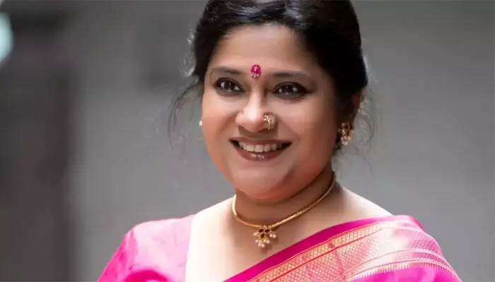 ഔട്ട്ഡോർ ഷൂട്ടിംഗിനിടെ ഏത് മുറിയിലാണ് താമസിക്കുന്നതെന്ന് ആർക്കും അറിയാതിരിക്കാനായി എല്ലാ ദിവസവും മുറികൾ മാറുമായിരുന്നു..; കാസ്റ്റിംഗ് കൗച്ച് അനുഭവങ്ങളെ കുറിച്ച് നടി രേണുക ഔട്ട്ഡോർ ഷൂട്ടിംഗിനിടെ ഏത് മുറിയിലാണ് താമസിക്കുന്നതെന്ന് ആർക്കും അറിയാതിരിക്കാനായി എല്ലാ ദിവസവും മുറികൾ മാറുമായിരുന്നു..; കാസ്റ്റിംഗ് കൗച്ച് അനുഭവങ്ങളെ കുറിച്ച് നടി രേണുക