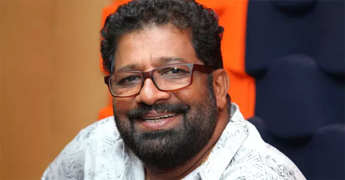 കോഴിക്കോട്  കോര്‍പ്പറേഷനില്‍ സര്‍പ്രൈസ് നീക്കവുമായി കോണ്‍ഗ്രസ്; സംവിധായകന്‍ വി എം വിനുവിനെ മേയര്‍ സ്ഥാനാര്‍ഥിയാക്കാന്‍ നീക്കം; ഫോണില്‍ വിളിച്ചു രമേശ് ചെന്നിത്തല