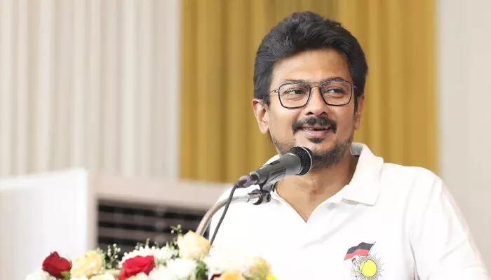 അടിസ്ഥാനം ഇല്ലാതെ കാർഡ്ബോർഡ് കൊണ്ട് നിർമ്മിച്ചവ, താജ്മഹലിന്റെയും ഈഫൽ ടവറിന്റെയും മാതൃകകൾ പോലെ; തൊടുകയോ കാറ്റടിക്കുകയോ ചെയ്താൽ മതി; വിമർശനവുമായി ഉദയനിധി സ്റ്റാലിൻ