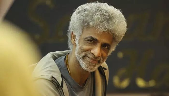 ഒരേ സമയം പുതുമ നിറഞ്ഞതും മനുഷ്യരോട് ചേർന്ന് നിൽക്കുന്നതും, എന്തുകൊണ്ടാണ് ഇങ്ങനെയെന്ന് ചർച്ച ചെയ്യാറുണ്ട്; ഇന്ത്യയിൽ ലോക നിലവാരത്തിലുള്ള സിനിമകൾ മലയാളത്തിലാണെന്ന് മകരന്ദ് ദേശ്പാണ്ഡേ