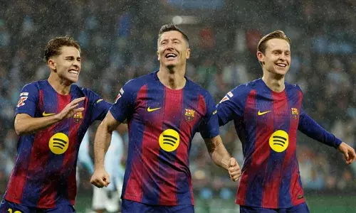 തിരിച്ചു വരവ് ഗംഭീരമാക്കി ലെവൻഡോവ്സ്കി; സെൽറ്റാ വിയോയ്‌ക്കെതിരെ ഹാട്രിക്ക്; ലാ ലിഗയിൽ തകർപ്പൻ ജയവുമായി ബാഴ്സലോണ; പട്ടികയിൽ രണ്ടാം സ്ഥാനം നിലനിർത്തി ഹാൻസി ഫ്ലിക്കും സംഘവും