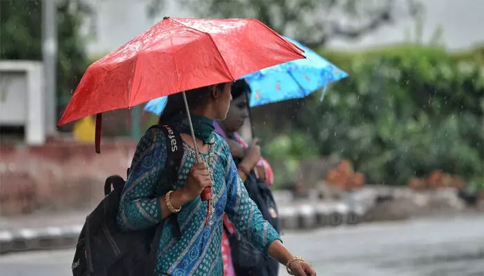 വരും മണിക്കൂറിൽ ഇടിമിന്നലോട് കൂടിയ ശക്തമായ മഴയ്ക്ക് സാധ്യത; ആറ് ജില്ലക്കാർ ജാഗ്രത പാലിക്കണം; മുന്നറിയിപ്പ് നൽകി കേന്ദ്ര കാലാവസ്ഥ വകുപ്പ്