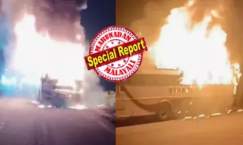 മിനിമം സ്പീഡിൽ ഓടിക്കൊണ്ടിരിക്കെ അസാധാരണ പുക; നിമിഷ നേരം കൊണ്ട് വിഹാരി തീഗോളമാകുന്ന കാഴ്ച; തെലങ്കാനയെ ഞെട്ടിച്ച് വീണ്ടും ബസിന് തീപിടിച്ച് അപകടം; ഡ്രൈവറുടെ തക്ക സമയത്തെ ഇടപെടലിൽ ഒഴിവായത് വൻ ദുരന്തം; യാത്രക്കാർ രക്ഷപ്പെട്ടത് ഭാഗ്യം കൊണ്ട്