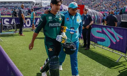 പാക്കിസ്ഥാന്‍ ക്രിക്കറ്റ് താരം നസീം ഷായുടെ കുടുംബ വീടിന് നേരെ വെടിവെപ്പ്; ആളപായമില്ല;  ശ്രീലങ്കയ്ക്ക് എതിരായ മത്സരത്തിനായി താരം റാവല്‍പിണ്ടിയില്‍