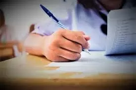 തദ്ദേശ തെരഞ്ഞെടുപ്പ്: ക്രിസ്മസ് പരീക്ഷ തീയതി മാറും; 2 ഘട്ടങ്ങളായി നടത്താന് ആലോചന തദ്ദേശ തെരഞ്ഞെടുപ്പ്: ക്രിസ്മസ് പരീക്ഷ തീയതി മാറും; 2 ഘട്ടങ്ങളായി നടത്താന് ആലോചന