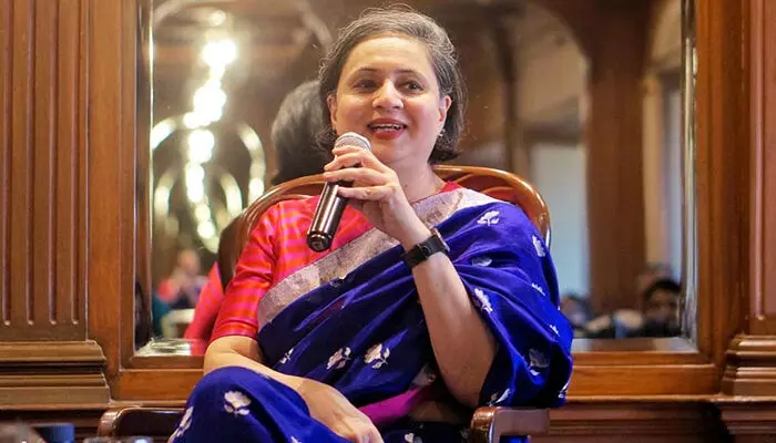 സ്ഫോടക വസ്തുക്കൾ നിറച്ച വാഹനം നഗരത്തിലേക്ക് പ്രവേശിച്ചതെങ്ങനെ?; സുരക്ഷാ വീഴ്ചകളുടെ ഉത്തരവാദിത്തം അമിത് ഷാ ഏറ്റെടുക്കുമോ?; ഉത്തരം കിട്ടാത്ത ഏഴ് ചോദ്യങ്ങളുമായി എം.പി സാഗരിക ഘോഷ്