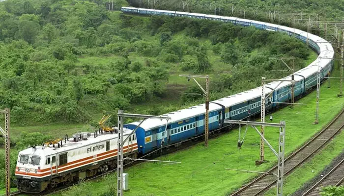 അഞ്ച് വയസില്‍ താഴെയുള്ള കുട്ടികള്‍ക്ക് ട്രെയിനില്‍ സൗജന്യമായി യാത്ര; വ്യക്തത വരുത്തി റെയില്‍വേ