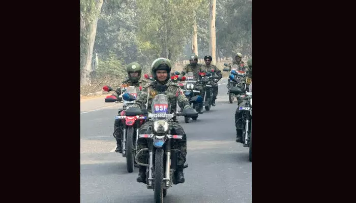 ബി.എസ്.എഫ് രൂപീകരണത്തിന്റെ 60-ാം വാര്‍ഷികം: രാജ്യത്തുടനീളം ആഘോഷങ്ങള്‍ക്ക് തുടക്കം:; ജമ്മുവില്‍ 60 ജവാന്മാര്‍ പങ്കെടുക്കുന്ന മോട്ടോര്‍ സൈക്കിള്‍ റാലി