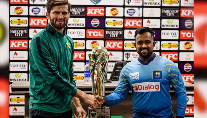 ചാവേര് ആക്രമണം ഉണ്ടായത് റാവല്പിണ്ടിയില് നിന്ന് 17 കിലോ മീറ്റര് അകലെ; പാക്കിസ്ഥാനില് സുരക്ഷിതരല്ലെന്നും നാട്ടിലേക്ക് മടങ്ങണമെന്നും ശ്രീലങ്കന് താരങ്ങള്; പര്യടനം ഉപേക്ഷിക്കരുതെന്ന് പിസിബി; സമ്മര്ദ്ദ തന്ത്രവുമായി നഖ്വി; ശ്രീലങ്ക മടങ്ങിയാല് പാക്കിസ്ഥാന് ക്രിക്കറ്റിന് കനത്ത തിരിച്ചടി ചാവേര് ആക്രമണം ഉണ്ടായത് റാവല്പിണ്ടിയില് നിന്ന് 17 കിലോ മീറ്റര് അകലെ; പാക്കിസ്ഥാനില് സുരക്ഷിതരല്ലെന്നും നാട്ടിലേക്ക് മടങ്ങണമെന്നും ശ്രീലങ്കന് താരങ്ങള്; പര്യടനം ഉപേക്ഷിക്കരുതെന്ന് പിസിബി; സമ്മര്ദ്ദ തന്ത്രവുമായി നഖ്വി; ശ്രീലങ്ക മടങ്ങിയാല് പാക്കിസ്ഥാന് ക്രിക്കറ്റിന് കനത്ത തിരിച്ചടി