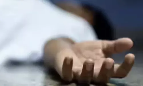 പ്രണയം തകര്‍ന്നു; 23കാരിയായ കാമുകിയെ നടുറോഡിലിട്ട് കുത്തിക്കൊലപ്പെടുത്തി യുവാവ്: പ്രതിയെ മര്‍ദിച്ച് നാട്ടുകാര്‍