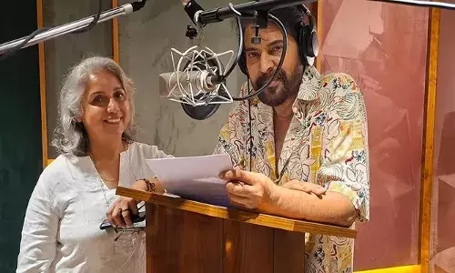 ഒരൊറ്റ മെസ്സേജിൽ അദ്ദേഹമെത്തി, ഷോ ഒരുത്സവമാക്കി മാറ്റി; ഇത് ഉടൻ തന്നെ നിങ്ങളുടെ മുന്നിലെത്തും; ഡബ്ബിംഗ് സ്റ്റുഡിയോയിലെ മമ്മൂട്ടിയുടെ ചിത്രങ്ങൾ പങ്കുവെച്ച് രേവതി