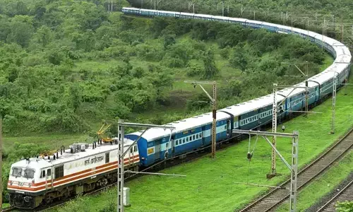 അഞ്ച് വയസില്‍ താഴെയുള്ള കുട്ടികള്‍ക്ക് ട്രെയിനില്‍ സൗജന്യമായി യാത്ര; വ്യക്തത വരുത്തി റെയില്‍വേ