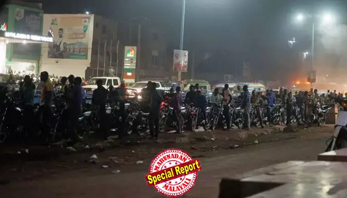 റോഡുകളില് കൂട്ടിയിട്ടിരിക്കുന്ന മോട്ടോര് സൈക്കിളുകള്; പെട്രോള് പമ്പുകള്ക്ക് മുന്നില് നീണ്ട ക്യൂ; ഭക്ഷ്യവസ്തുക്കളുടെ വില കുതിച്ചുയരുന്നു; ആശുപത്രികളുടെ പ്രവര്ത്തനവും പ്രതിസന്ധിയില്; മാലിയെ ശ്വാസം മുട്ടിച്ച് ഇന്ധന ഉപരോധം; അല്-ഖ്വയ്ദ ബന്ധമുള്ള ജിഹാദിസ്റ്റുകള് പിടിമുറുക്കിയതോടെ വഴിമുട്ടി ജനജീവിതം റോഡുകളില് കൂട്ടിയിട്ടിരിക്കുന്ന മോട്ടോര് സൈക്കിളുകള്; പെട്രോള് പമ്പുകള്ക്ക് മുന്നില് നീണ്ട ക്യൂ; ഭക്ഷ്യവസ്തുക്കളുടെ വില കുതിച്ചുയരുന്നു; ആശുപത്രികളുടെ പ്രവര്ത്തനവും പ്രതിസന്ധിയില്; മാലിയെ ശ്വാസം മുട്ടിച്ച് ഇന്ധന ഉപരോധം; അല്-ഖ്വയ്ദ ബന്ധമുള്ള ജിഹാദിസ്റ്റുകള് പിടിമുറുക്കിയതോടെ വഴിമുട്ടി ജനജീവിതം