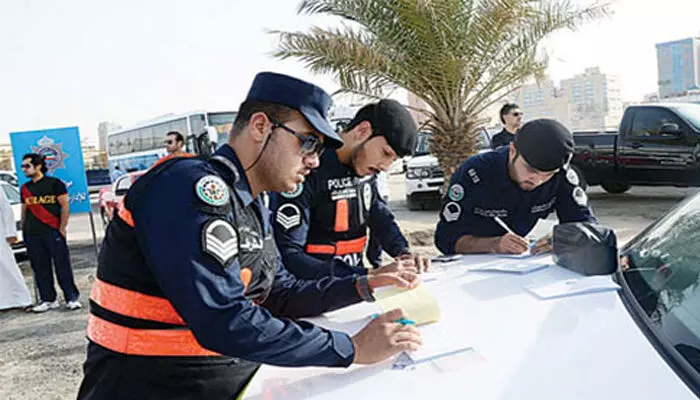 ഇനി ട്രാഫിക് നിയമലംഘനങ്ങൾ നടത്തിയാൽ കർശന ശിക്ഷ ഉണ്ടാകും; പിഴയും ചുമത്തും; മുന്നറിയിപ്പ് നല്കി കുവൈറ്റ് അധികൃതര് ഇനി ട്രാഫിക് നിയമലംഘനങ്ങൾ നടത്തിയാൽ കർശന ശിക്ഷ ഉണ്ടാകും; പിഴയും ചുമത്തും; മുന്നറിയിപ്പ് നല്കി കുവൈറ്റ് അധികൃതര്