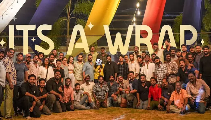 നിവിൻ പോളിയും അജു വർഗ്ഗീസും വീണ്ടും ഒന്നിക്കുന്ന ‘സർവ്വം മായ’യ്ക്ക് പാക്കപ്പ്; ഗോസ്റ്റ് ഇമോജിയിൽ മുഖം മറച്ച ആ നായിക ആരെന്ന് സോഷ്യൽ മീഡിയ; ചിത്രങ്ങൾ വൈറൽ