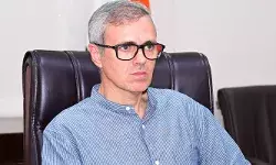 എല്ലാ കശ്മീരി മുസ്ലീങ്ങളും തീവ്രവാദികളല്ല; നിരപരാധികളെ കൊല്ലുന്നതിനെ ഒരു മതത്തിനും ന്യായീകരിക്കാനാവില്ല;  ജനങ്ങളോടുള്ള മനോഭാവത്തില്‍ നിരാശ പങ്കുവെച്ച് ഒമര്‍ അബ്ദുള്ള