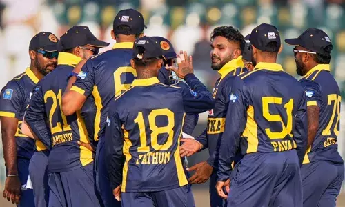 ഇസ്‌ലാമാബാദ് സ്‌ഫോടനം: പാക്കിസ്ഥാനെതിരായ ഏകദിന പരമ്പര ബഹിഷ്‌കരിക്കാനുള്ള തീരുമാനം പിന്‍വലിച്ച് ശ്രീലങ്ക;  താരങ്ങളോട് പാക്കിസ്ഥാനില്‍ തുടരാന്‍ നിര്‍ദേശിച്ച് ശ്രീലങ്കന്‍ ക്രിക്കറ്റ് ബോര്‍ഡ്;   റാവല്‍പിണ്ടിയിലെ രണ്ടാം ഏകദിനം നാളത്തേക്ക് മാറ്റി;  സിംബാബ്‌വെ ഉള്‍പ്പെട്ട ത്രിരാഷ്ട്ര പരമ്പര അനിശ്ചിതത്വത്തില്‍