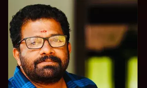 ചലച്ചിത്ര സംവിധായകന്‍ വി.എം. വിനു കോഴിക്കോട് കോര്‍പ്പറേഷന്‍ തിരഞ്ഞെടുപ്പില്‍ കളത്തിലിറങ്ങുന്നു; കല്ലായി ഡിവിഷനില്‍ യുഡിഎഫിന് വേണ്ടി മാറ്റുരയ്ക്കും; മേയര്‍ സ്ഥാനാര്‍ഥിയായി ഉയര്‍ത്തിക്കാട്ടാന്‍ സാധ്യത; 15 പേരുടെ രണ്ടാം ഘട്ട സ്ഥാനാര്‍ഥി പട്ടിക പുറത്തിറക്കി കോണ്‍ഗ്രസ്