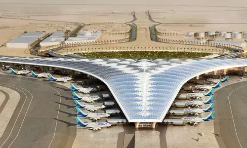 കാലാവസ്ഥ ചെറുതായി മെച്ചപ്പെട്ടു; നിർത്തിവച്ചിരുന്ന കുവൈറ്റ് അന്താരാഷ്ട്ര വിമാനത്താവളത്തിലെ വിമാന ഗതാഗതം പുനരാരംഭിച്ചതായി അധികൃതർ