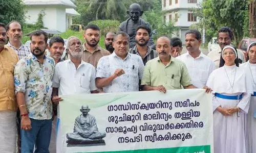 ഗാന്ധിസ്‌ക്വയറിനു സമീപം ശുചിമുറി മാലിന്യ നിക്ഷേപം പതിവായി; അധികൃതരുടെ അനാസ്ഥയില്‍ വ്യാപക പ്രതിഷേധം