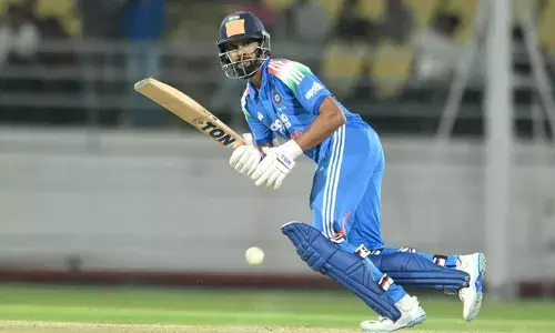 സെഞ്ചുറിയുമായി റുതുരാജ് ഗെയ്ക്വാദ്; രാജ്‌കോട്ടിൽ മൂന്ന് പന്തുകൾ ബാക്കി നിൽക്കെ ലക്ഷ്യം മറികടന്ന് ഇന്ത്യ എ; ത്രില്ലർ പോരിൽ ദക്ഷിണാഫ്രിക്ക എയെ നാല് വിക്കറ്റിന് പരാജയപ്പെടുത്തി ഏകദിന പരമ്പരയിൽ മുന്നിൽ