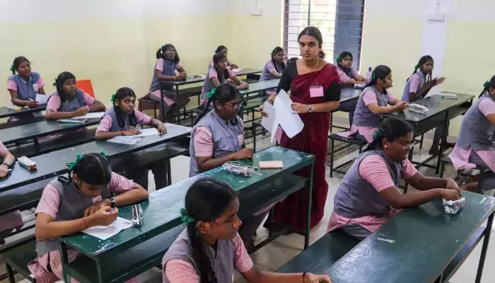 ക്രിസ്തുമസ് പരീക്ഷ 15ന് ആരംഭിക്കും; 23ന് സ്കൂള് അടയ്ക്കും ക്രിസ്തുമസ് പരീക്ഷ 15ന് ആരംഭിക്കും; 23ന് സ്കൂള് അടയ്ക്കും