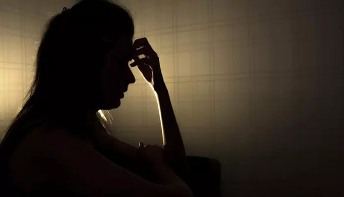 പത്തൊൻപത്കാരന്റെ ഫോൺ നിറച്ച് പെൺകുട്ടിയുടെ മോർഫ് ചെയ്ത ചിത്രങ്ങൾ; ഇൻസ്റ്റ വഴി പ്രചരിപ്പിച്ചതും കേസ്; ഒളിവിൽ കഴിഞ്ഞ ലോ അക്കാദമി വിദ്യാർത്ഥിയെ പൊക്കി പോലീസ്