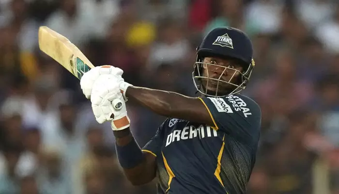 കൂറ്റനടികൾക്ക് പേരുകേട്ട ഇടംകയ്യൻ വിൻഡീസ് താരം; ടീമിലെത്തിച്ചത് പൊള്ളാർഡിന്റെ പകരക്കാരനായി; ഷെർഫെയ്ൻ റുതർഫോർഡ് അടുത്ത സീസണിൽ മുംബൈ ഇന്ത്യൻസിന്റെ ഫിനിഷർ?