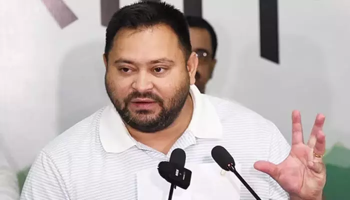 ബിഹാറില് പ്രതിപക്ഷം എന്നൊന്നില്ല; എല്ലാം ബിജെപി മാത്രമെന്ന അന്തരീക്ഷം സൃഷ്ടിച്ചത് ബിജെപിയുടെ ബ്രോക്കര് മാധ്യമങ്ങള്; ഈ രാജ്യത്തിന് എന്ത് സംഭവിക്കുമെന്ന് ദൈവത്തിന് മാത്രമേ അറിയൂ; വിമര്ശനവുമായി തേജസ്വി യാദവ് ബിഹാറില് പ്രതിപക്ഷം എന്നൊന്നില്ല; എല്ലാം ബിജെപി മാത്രമെന്ന അന്തരീക്ഷം സൃഷ്ടിച്ചത് ബിജെപിയുടെ ബ്രോക്കര് മാധ്യമങ്ങള്; ഈ രാജ്യത്തിന് എന്ത് സംഭവിക്കുമെന്ന് ദൈവത്തിന് മാത്രമേ അറിയൂ; വിമര്ശനവുമായി തേജസ്വി യാദവ്