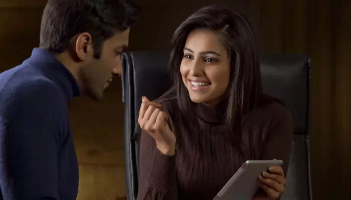 ഓഫീസിൽ കൂടെ ജോലി ചെയ്യുന്ന ആളുമായി ഡേറ്റ് ചെയ്യുന്നത് നല്ലതാണോ?; സഹപ്രവർത്തകരുമായുള്ള പ്രണയങ്ങൾ ഇന്ത്യയിൽ മൊട്ടിട്ട് വളരുന്നു; റിപ്പോർട്ടുകൾ പുറത്ത് ഓഫീസിൽ കൂടെ ജോലി ചെയ്യുന്ന ആളുമായി ഡേറ്റ് ചെയ്യുന്നത് നല്ലതാണോ?; സഹപ്രവർത്തകരുമായുള്ള പ്രണയങ്ങൾ ഇന്ത്യയിൽ മൊട്ടിട്ട് വളരുന്നു; റിപ്പോർട്ടുകൾ പുറത്ത്