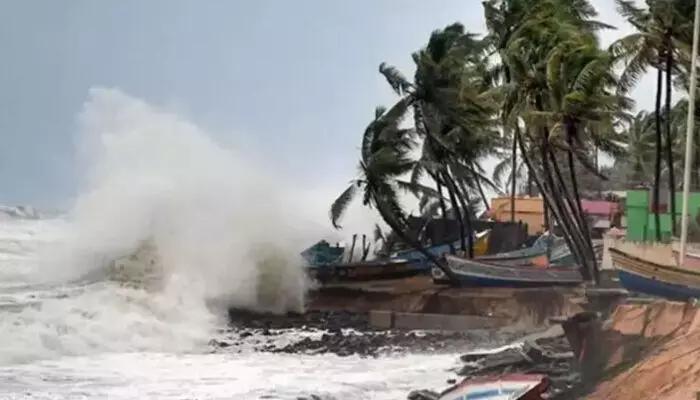 കള്ളക്കടല്‍ പ്രതിഭാസം: കേരള, കന്യാകുമാരി തീരങ്ങളില്‍ ജാഗ്രതാ നിര്‍ദേശം