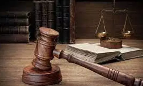 ഭൂമിതര്‍ക്ക കേസില്‍ അനുകൂലവിധിക്കായി 15 ലക്ഷം രൂപ കൈക്കൂലി വാങ്ങി; കോടതി ക്ലര്‍ക്ക് അറസ്റ്റില്‍: ഒളിവില്‍ പോയ അഡീഷണല്‍ സെഷന്‍സ് ജഡ്ജി പിടികിട്ടാപ്പുള്ളി