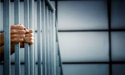 പ്രായപൂര്‍ത്തിയാകാത്ത പെണ്‍കുട്ടിയെ വീട്ടില്‍ കയറി ബലാത്സംഗം ചെയ്തു; പ്രതിക്ക് ഇരുപത്തഞ്ചരവര്‍ഷം കഠിനതടവും 1,45,500 രൂപ പിഴയും