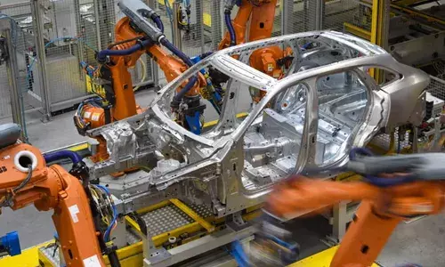 ഇന്ത്യന്‍ കമ്പനിയായ ടാറ്റയ്ക്ക് പണി കിട്ടിയപ്പോള്‍ ബ്രിട്ടീഷ് സമ്പദ്വ്യവസ്ഥയുടെ വളര്‍ച്ച മുരടിച്ചു; മൂന്ന് മാസക്കാലയളവില്‍ ബ്രിട്ടീഷ് സമ്പദ്ഘടനക്ക് വളരാനായത് കേവലം 0.1 ശതമാനം മാത്രം