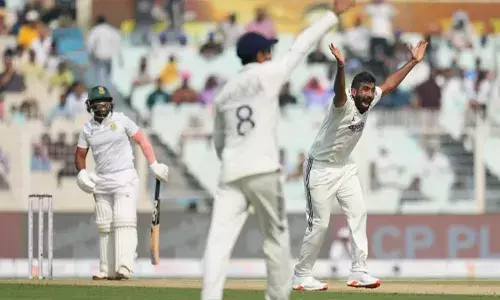 വെടിക്കെട്ടോടെ തുടക്കം; പിന്നാലെ തകർന്നടിഞ്ഞ് ദക്ഷിണാഫ്രിക്കൻ ബാറ്റിംഗ് നിര; 5 വിക്കറ്റുമായി  ജസ്പ്രീത് ബുമ്ര; ആദ്യ ഇന്നിംഗ്‌സിൽ പ്രോട്ടീസ് 159 റൺസിന് പുറത്ത്; കുൽദീപിനും സിറാജിനും രണ്ട് വിക്കറ്റ്