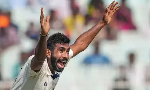 17 വര്‍ഷത്തിനുശേഷം ഇന്ത്യയില്‍ ആ നേട്ടം സ്വന്തമാക്കുന്ന ആദ്യ പേസർ; കൊൽക്കത്തയിൽ അപൂർവ റെക്കോർഡുമായി ജസ്പ്രീത് ബുമ്ര; വിക്കറ്റ് വേട്ടയിൽ മുഹമ്മദ് ഷമിയും പിന്നിലായി