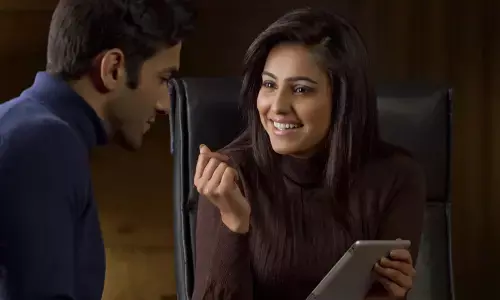 ഓഫീസിൽ കൂടെ ജോലി ചെയ്യുന്ന ആളുമായി ഡേറ്റ് ചെയ്യുന്നത് നല്ലതാണോ?; സഹപ്രവർത്തകരുമായുള്ള പ്രണയങ്ങൾ ഇന്ത്യയിൽ മൊട്ടിട്ട് വളരുന്നു; റിപ്പോർട്ടുകൾ പുറത്ത്