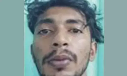 ഓണ്‍ലൈനിൽ ചായപ്പൊടി കച്ചവടം; പക്ഷേ കൊറിയർ വരുമ്പോൾ കിട്ടുന്നത് മറ്റൊന്ന്; വീട് വളഞ്ഞുള്ള പരിശോധനയിൽ മുറി മുഴുവൻ ലഹരി; പ്രതിയെ കൈയ്യോടെ പൊക്കി