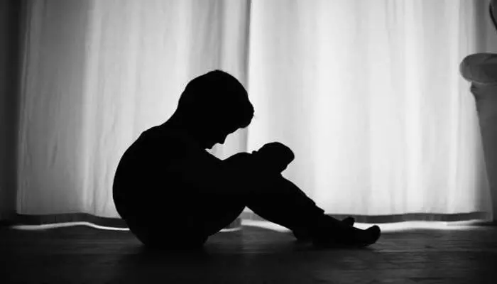 അച്ഛനും മുത്തശ്ശിയും ചേര്ന്ന് വീട്ടില് നിന്നും പുറത്താക്കി; ആറാം ക്ലാസുകാരന് അമ്മയ്ക്കൊപ്പം കഴിഞ്ഞത് തകര്ന്ന ഷെഡ്ഡില്: വിശപ്പടക്കിയിരുന്നത് ജ്യൂസ് കുടിച്ച് അച്ഛനും മുത്തശ്ശിയും ചേര്ന്ന് വീട്ടില് നിന്നും പുറത്താക്കി; ആറാം ക്ലാസുകാരന് അമ്മയ്ക്കൊപ്പം കഴിഞ്ഞത് തകര്ന്ന ഷെഡ്ഡില്: വിശപ്പടക്കിയിരുന്നത് ജ്യൂസ് കുടിച്ച്