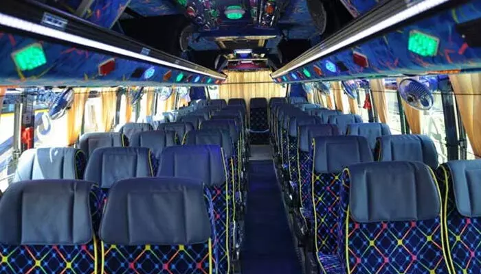 സ്കൂള്, കോളേജ് വിദ്യാര്ഥികളുടെ വിനോദയാത്ര; ഒരാഴ്ചമുന്പ് ആര്ടിഒയെ അറിയിക്കാന് കര്ശന നിര്ദേശം സ്കൂള്, കോളേജ് വിദ്യാര്ഥികളുടെ വിനോദയാത്ര; ഒരാഴ്ചമുന്പ് ആര്ടിഒയെ അറിയിക്കാന് കര്ശന നിര്ദേശം