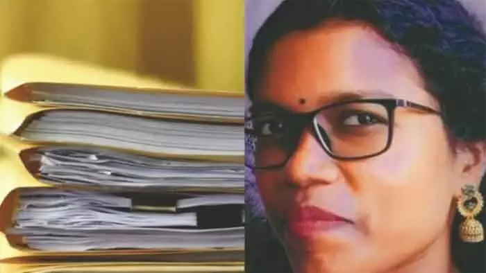 ശിവപ്രിയയുടെ മരണം: അന്വേഷണ റിപ്പോര്ട്ട് സമര്പ്പിച്ചു; അണുബാധയേറ്റത് ആശുപത്രിയില് നിന്നല്ലെന്ന് റിപ്പോര്ട്ട്; വിവാദം തുടരും ശിവപ്രിയയുടെ മരണം: അന്വേഷണ റിപ്പോര്ട്ട് സമര്പ്പിച്ചു; അണുബാധയേറ്റത് ആശുപത്രിയില് നിന്നല്ലെന്ന് റിപ്പോര്ട്ട്; വിവാദം തുടരും