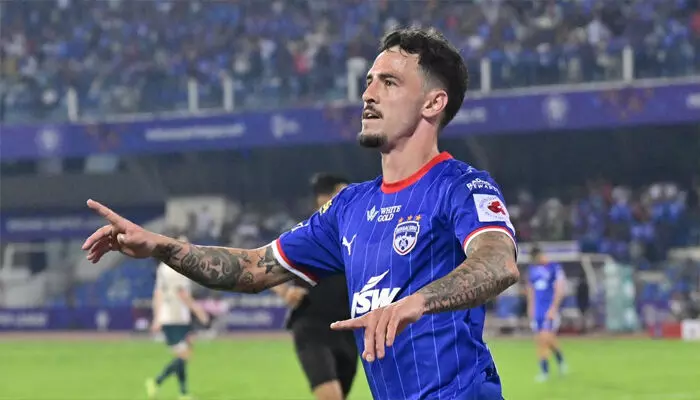 ഏഷ്യൻ കപ്പ് 2027 യോഗ്യതാ മത്സരത്തിനുള്ള 23 അംഗ ഇന്ത്യൻ ടീമിനെ പ്രഖ്യാപിച്ചു; ഖാലിദ് ജമീലിന്റെ ടീമിൽ ഇടം നേടി റയാൻ വില്യംസ്; അനുമതി കാത്ത് ഓസ്ട്രേലിയൻ വംശജൻ ഏഷ്യൻ കപ്പ് 2027 യോഗ്യതാ മത്സരത്തിനുള്ള 23 അംഗ ഇന്ത്യൻ ടീമിനെ പ്രഖ്യാപിച്ചു; ഖാലിദ് ജമീലിന്റെ ടീമിൽ ഇടം നേടി റയാൻ വില്യംസ്; അനുമതി കാത്ത് ഓസ്ട്രേലിയൻ വംശജൻ