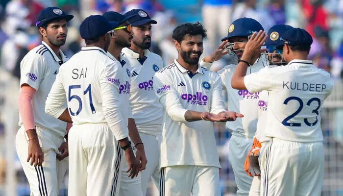 എറിഞ്ഞു വീഴ്ത്തി ജഡേജ; രണ്ടാം ഇന്നിംഗ്സിൽ തകർന്നടിഞ്ഞ് ദക്ഷിണാഫ്രിക്ക; രണ്ടാം ദിനം കളി അവസാനിക്കുമ്പോൾ പ്രോട്ടീസിന് നഷ്ടമായത് 7 വിക്കറ്റ്; 28 റൺസുമായി ക്രീസിൽ തെംബ ബാവൂമ എറിഞ്ഞു വീഴ്ത്തി ജഡേജ; രണ്ടാം ഇന്നിംഗ്സിൽ തകർന്നടിഞ്ഞ് ദക്ഷിണാഫ്രിക്ക; രണ്ടാം ദിനം കളി അവസാനിക്കുമ്പോൾ പ്രോട്ടീസിന് നഷ്ടമായത് 7 വിക്കറ്റ്; 28 റൺസുമായി ക്രീസിൽ തെംബ ബാവൂമ