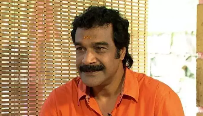 പതിമൂന്ന് ജില്ലകളിലും തേങ്ങ എന്നാണ് പറയുന്നത്, തൃശൂരിൽ അങ്ങനെയല്ല; ഞങ്ങൾ ലൈറ്റായി കാര്യങ്ങൾ കാണുന്നവർ, അമിത ടെൻഷനുകൾ ഇല്ല; തുറന്ന് പറഞ്ഞ് ജയരാജ് വാര്യർ