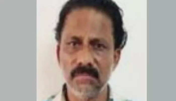 ലോഡ്ജ് മുറിയിൽ ഒളിവ് ജീവിതം; പോലീസിന്റെ വരവിൽ കുടുങ്ങി; പയ്യോളിയിൽ പ്രായപൂര്ത്തിയാകാത്ത ആണ്കുട്ടിയെ ലൈംഗികമായി ഉപദ്രവിച്ച കേസിൽ മധ്യവയസ്കൻ അറസ്റ്റിൽ ലോഡ്ജ് മുറിയിൽ ഒളിവ് ജീവിതം; പോലീസിന്റെ വരവിൽ കുടുങ്ങി; പയ്യോളിയിൽ പ്രായപൂര്ത്തിയാകാത്ത ആണ്കുട്ടിയെ ലൈംഗികമായി ഉപദ്രവിച്ച കേസിൽ മധ്യവയസ്കൻ അറസ്റ്റിൽ