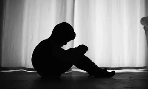 അച്ഛനും മുത്തശ്ശിയും ചേര്ന്ന് വീട്ടില് നിന്നും പുറത്താക്കി; ആറാം ക്ലാസുകാരന് അമ്മയ്ക്കൊപ്പം കഴിഞ്ഞത് തകര്ന്ന ഷെഡ്ഡില്: വിശപ്പടക്കിയിരുന്നത് ജ്യൂസ് കുടിച്ച് അച്ഛനും മുത്തശ്ശിയും ചേര്ന്ന് വീട്ടില് നിന്നും പുറത്താക്കി; ആറാം ക്ലാസുകാരന് അമ്മയ്ക്കൊപ്പം കഴിഞ്ഞത് തകര്ന്ന ഷെഡ്ഡില്: വിശപ്പടക്കിയിരുന്നത് ജ്യൂസ് കുടിച്ച്