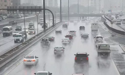 മാനം ഇരുളും..; കുവൈറ്റിൽ മഴയ്ക്ക് സാധ്യതയെന്ന് കാലാവസ്ഥ വകുപ്പ്; രാത്രിയിൽ മൂടൽമഞ്ഞ് രൂപപ്പെടുമെന്നും മുന്നറിയിപ്പ്; വാഹനങ്ങൾ ഓടിക്കുന്നവർ ശ്രദ്ധിക്കണമെന്ന് അധികൃതർ