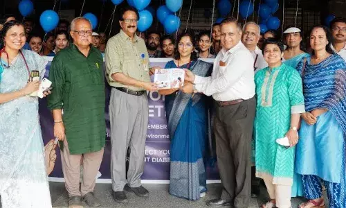 ലോക പ്രമേഹ ദിനത്തില് അമൃത ആശുപത്രിയിലെ ഡോ. ഉഷാ മേനോന് രചിച്ച പ്രമേഹം പ്രശ്നമല്ല പുസ്തകത്തിന്റെ കവര് പ്രകാശനം നടന്നു ലോക പ്രമേഹ ദിനത്തില് അമൃത ആശുപത്രിയിലെ ഡോ. ഉഷാ മേനോന് രചിച്ച പ്രമേഹം പ്രശ്നമല്ല പുസ്തകത്തിന്റെ കവര് പ്രകാശനം നടന്നു