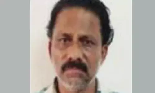 ലോഡ്ജ് മുറിയിൽ ഒളിവ് ജീവിതം; പോലീസിന്റെ വരവിൽ കുടുങ്ങി; പയ്യോളിയിൽ പ്രായപൂര്ത്തിയാകാത്ത ആണ്കുട്ടിയെ ലൈംഗികമായി ഉപദ്രവിച്ച കേസിൽ മധ്യവയസ്കൻ അറസ്റ്റിൽ ലോഡ്ജ് മുറിയിൽ ഒളിവ് ജീവിതം; പോലീസിന്റെ വരവിൽ കുടുങ്ങി; പയ്യോളിയിൽ പ്രായപൂര്ത്തിയാകാത്ത ആണ്കുട്ടിയെ ലൈംഗികമായി ഉപദ്രവിച്ച കേസിൽ മധ്യവയസ്കൻ അറസ്റ്റിൽ