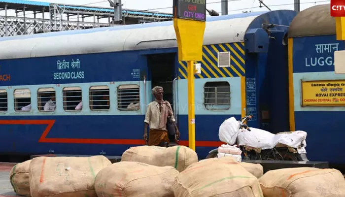 സ്വകാര്യ പാഴ്സല് ട്രെയിനില് വന് ചെമ്പുകടത്ത്; 108 കോടിയുടെ നികുതി വെട്ടിച്ച സംഘം ജിഎസ്ടി വകുപ്പിന്റെ പിടിയില്: ഒരാള് അറസ്റ്റില് സ്വകാര്യ പാഴ്സല് ട്രെയിനില് വന് ചെമ്പുകടത്ത്; 108 കോടിയുടെ നികുതി വെട്ടിച്ച സംഘം ജിഎസ്ടി വകുപ്പിന്റെ പിടിയില്: ഒരാള് അറസ്റ്റില്